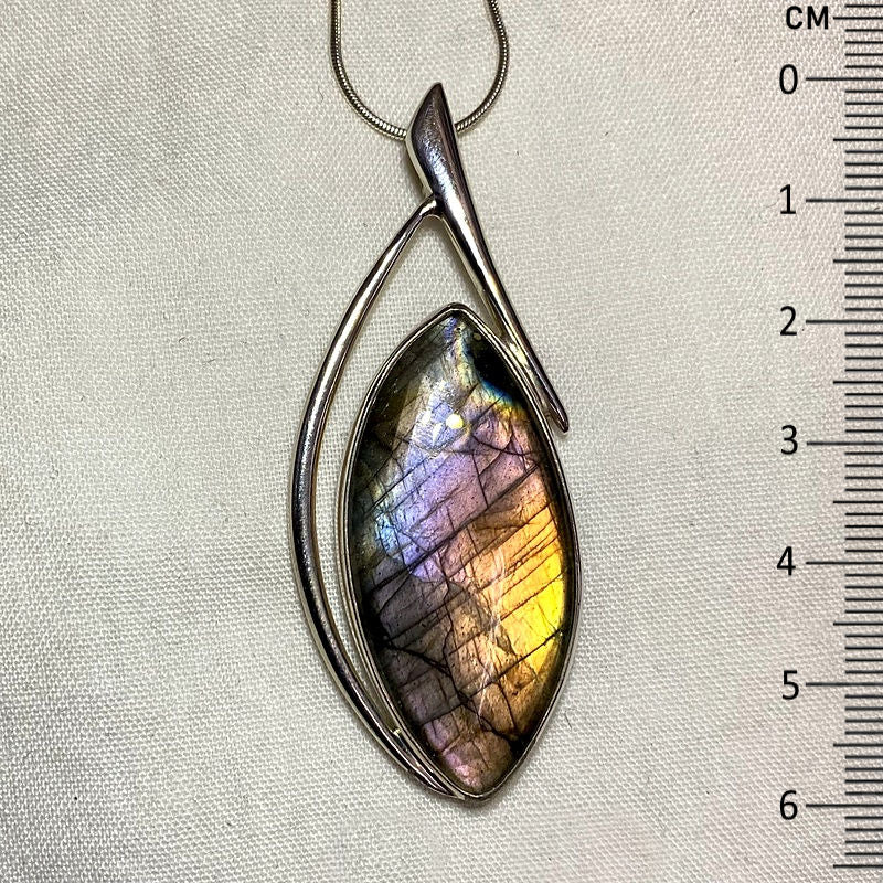 Marquese Labradorite Pendant