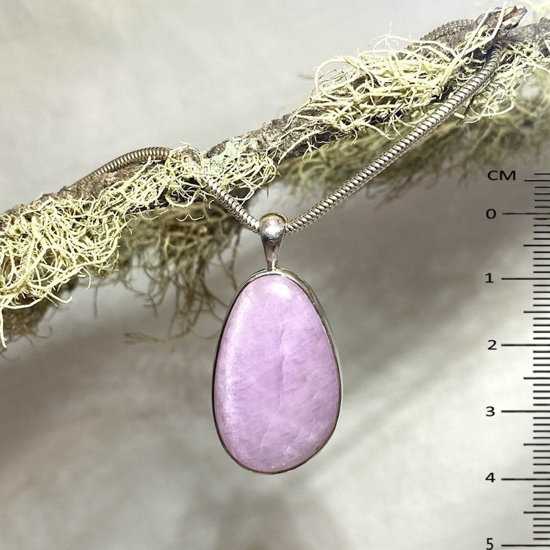 Oval Kunzite Pendant