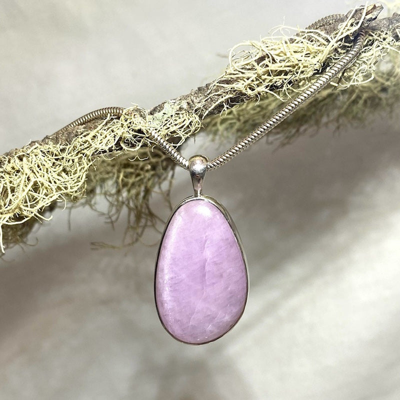 Oval Kunzite Pendant