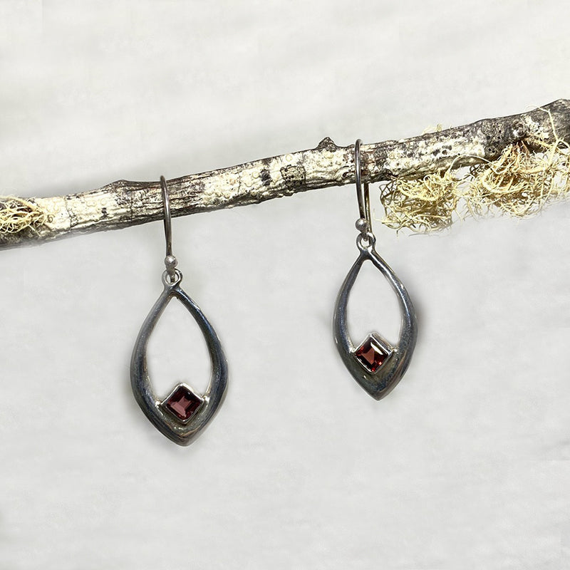 Ornate Sterling Silver Diamond Shaped Garnet Earrings