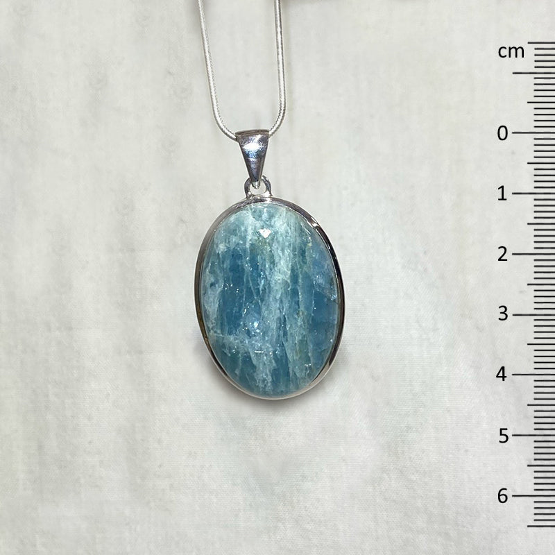 Oval Aquamarine Pendant