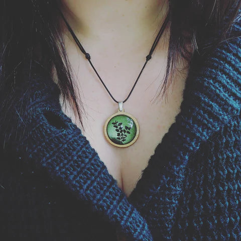 Myrtle & Me Myrtle Leaves Green - Pendant (Medium)