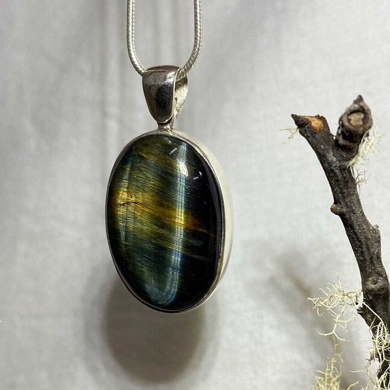 Oval Hawkeye Pendant