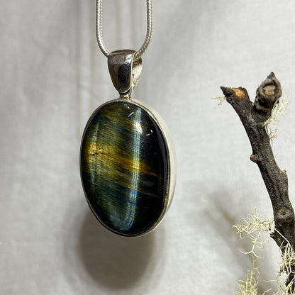 Oval Hawkeye Pendant