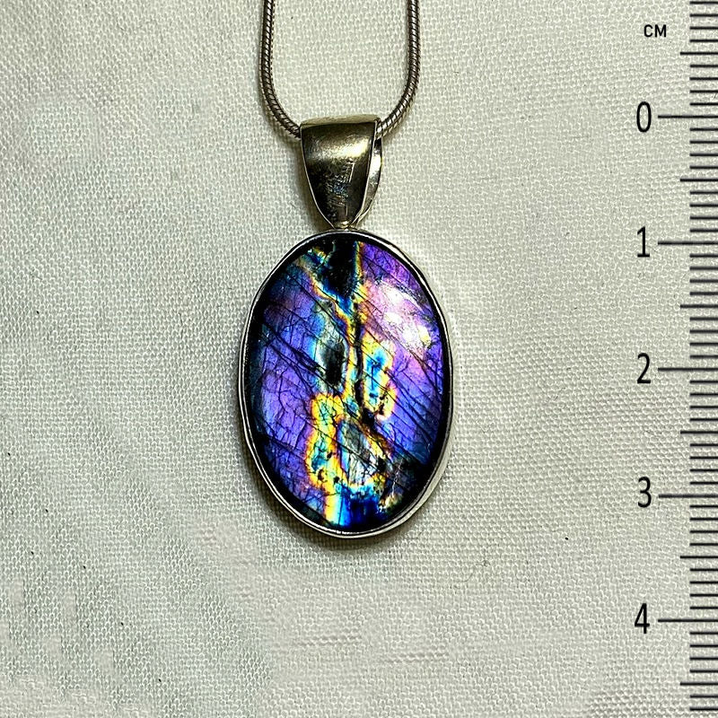 Oval Labradorite Pendant