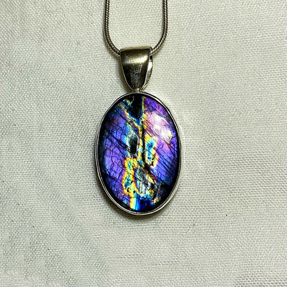 Oval Labradorite Pendant