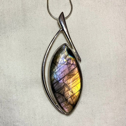 Marquese Labradorite Pendant