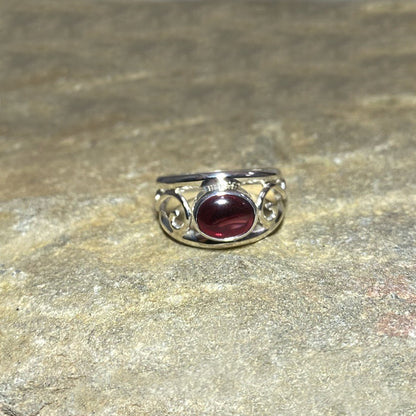 Swirling Sterling Silver Oval Garnet Ring- Size 8