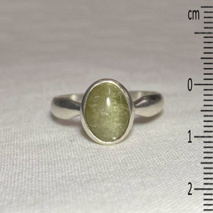 Oval Green Catseye Quartz Ring- Size 8