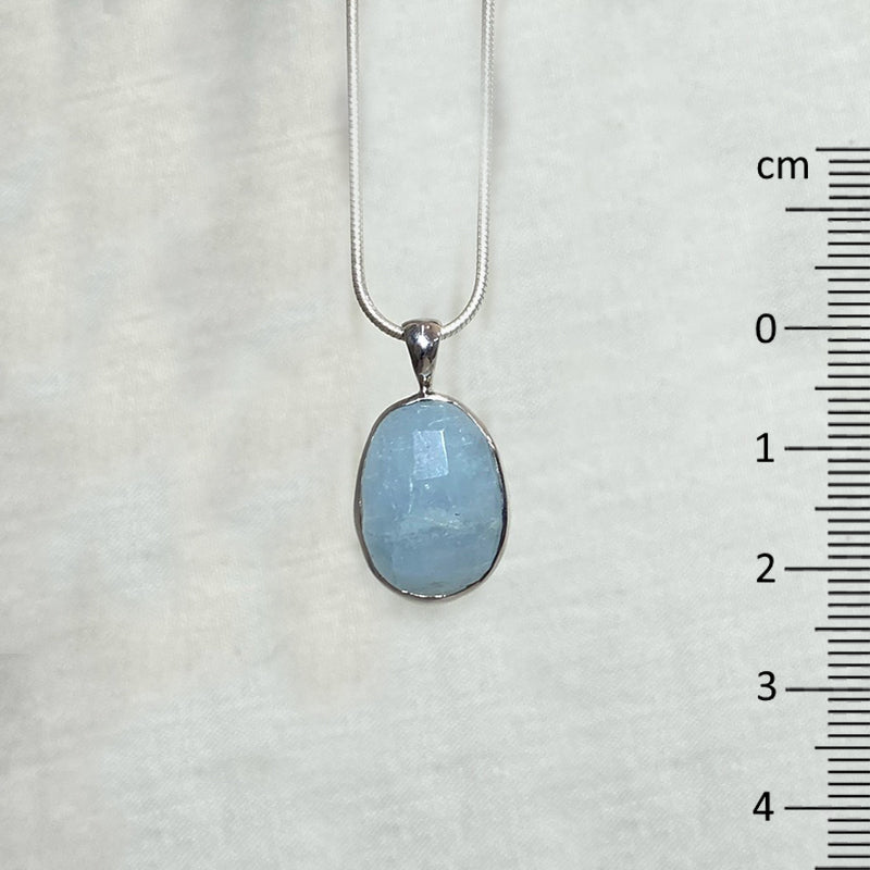 Oval Faceted Aquamarine Pendant