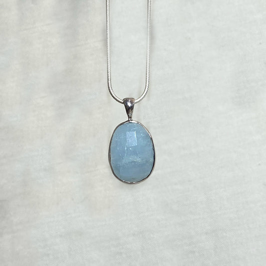 Oval Faceted Aquamarine Pendant