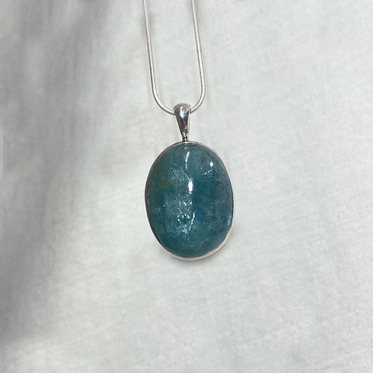 Oval Aquamarine Pendant
