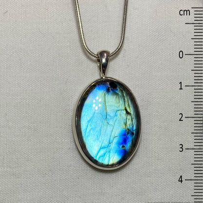 Oval Labradorite Pendant