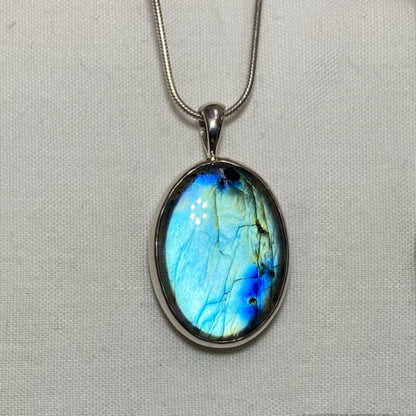 Oval Labradorite Pendant
