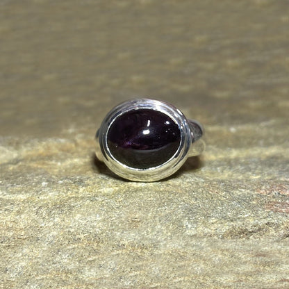 Oval Star Garnet Ring- Size 7.5