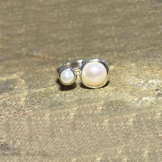 Round Pearl Split Band Ring- Size 8