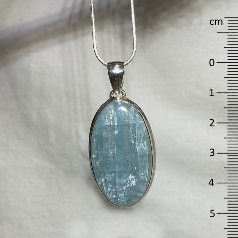 Oval Aquamarine Pendant