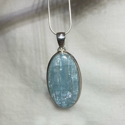 Oval Aquamarine Pendant