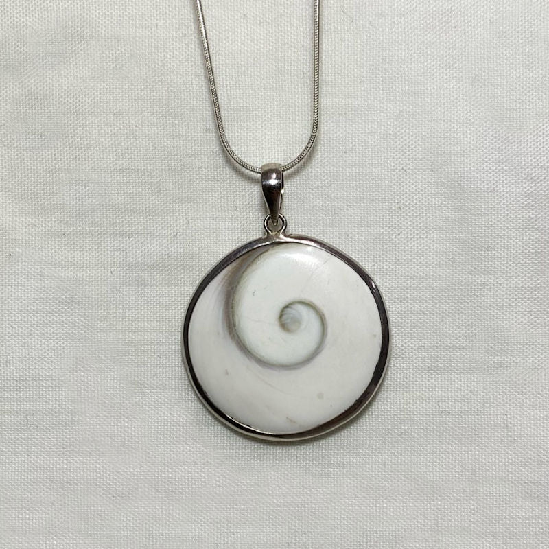 Round Swirl Shell Pendant