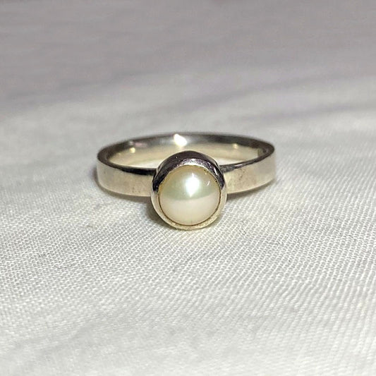 Round Pearl Ring- Size 8