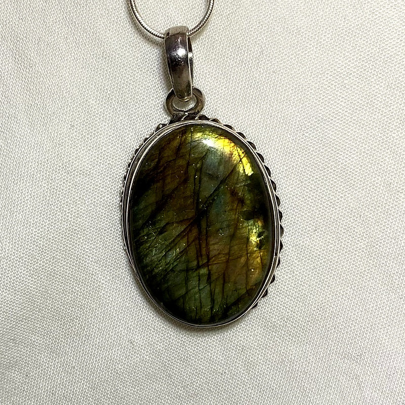 Oval Labradorite Pendant