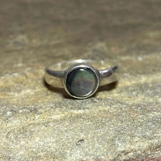 Round Tahitian Mother Of Pearl Ring- Size 8